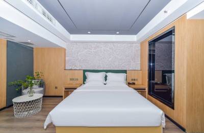 高星级酒店 “摆摊”：从流量狂欢到价值深耕