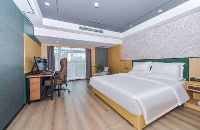 抓住 “银发浪潮”：酒店业布局老年经济的破局之道