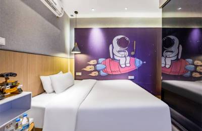 酒店越开越近，内卷升级：亚朵 vs 全季，谁能笑到最后？