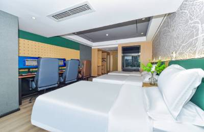 酒店改造 VS 新建：500 万投资的成本收益测算与决策临界点