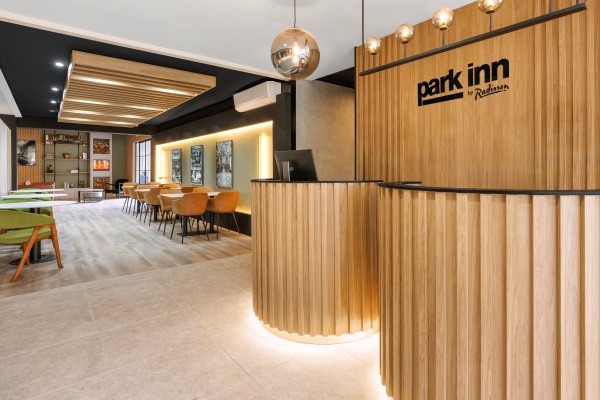 Park Inn by Radisson Melbourne Carlton _ lobby 2.jpg