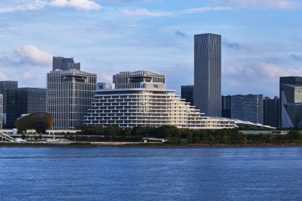 1761139478.jpg 上海前滩华尔道夫酒店外观_副本.jpg